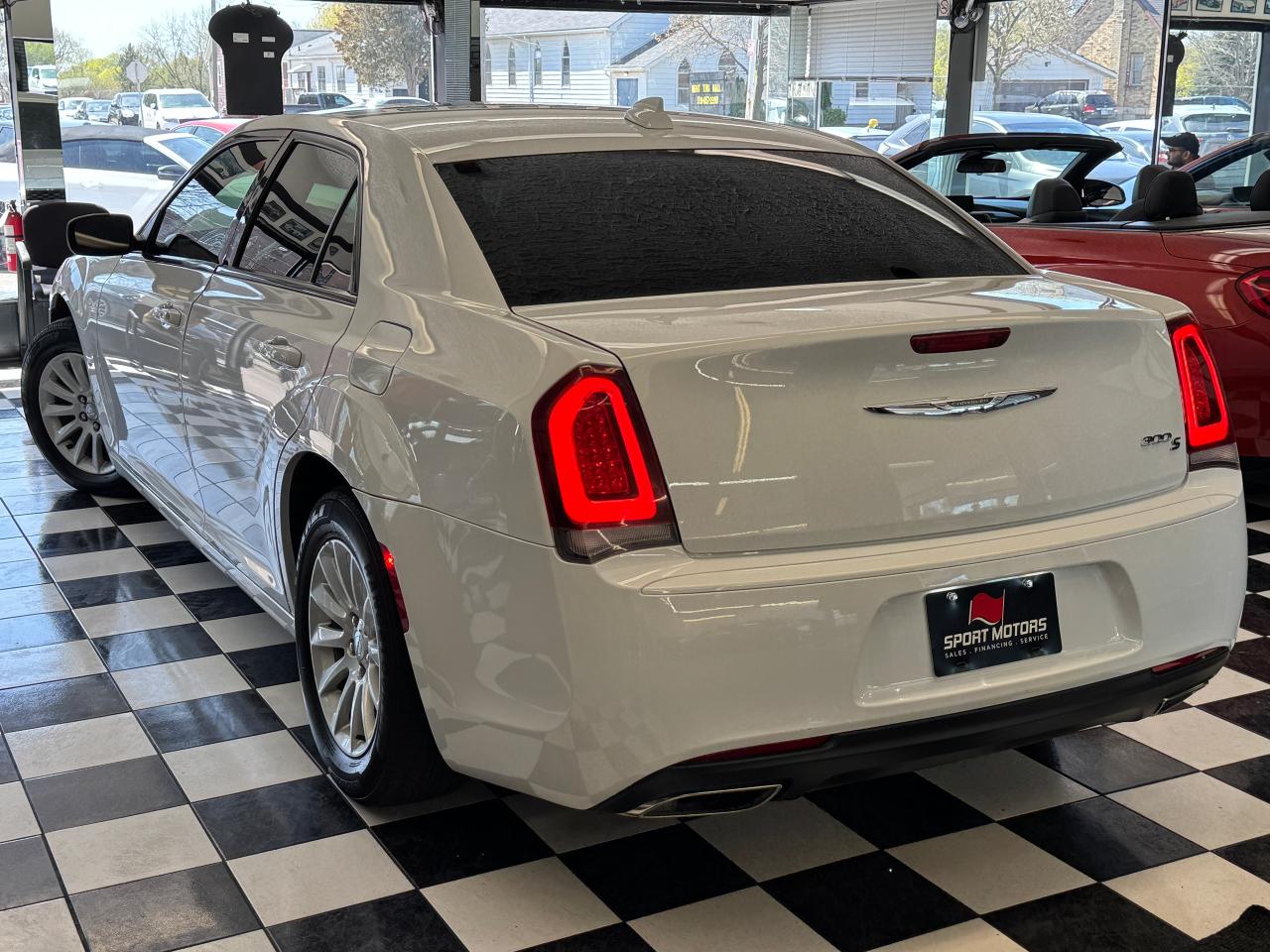 2019 Chrysler 300 300S+New Brakes+ApplePlay+Camera+Remote Start Photo15