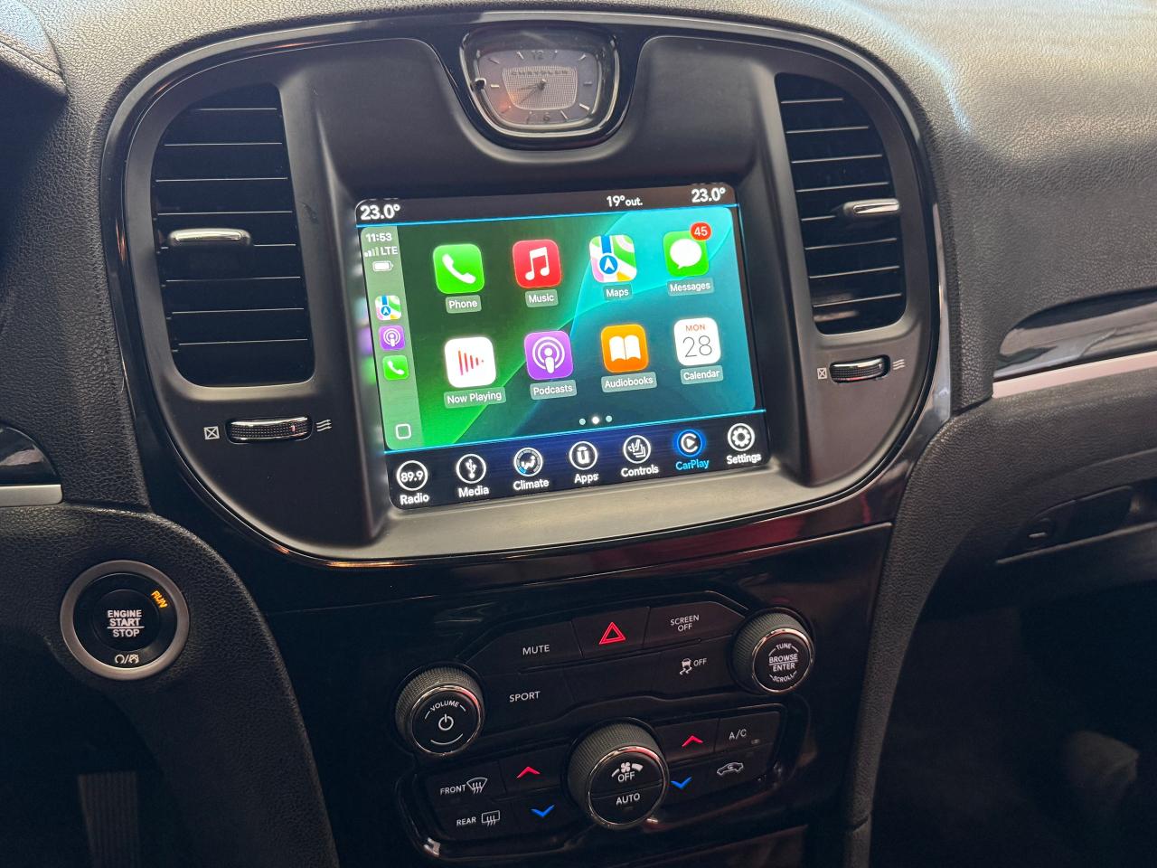 2019 Chrysler 300 300S+New Brakes+ApplePlay+Camera+Remote Start Photo13