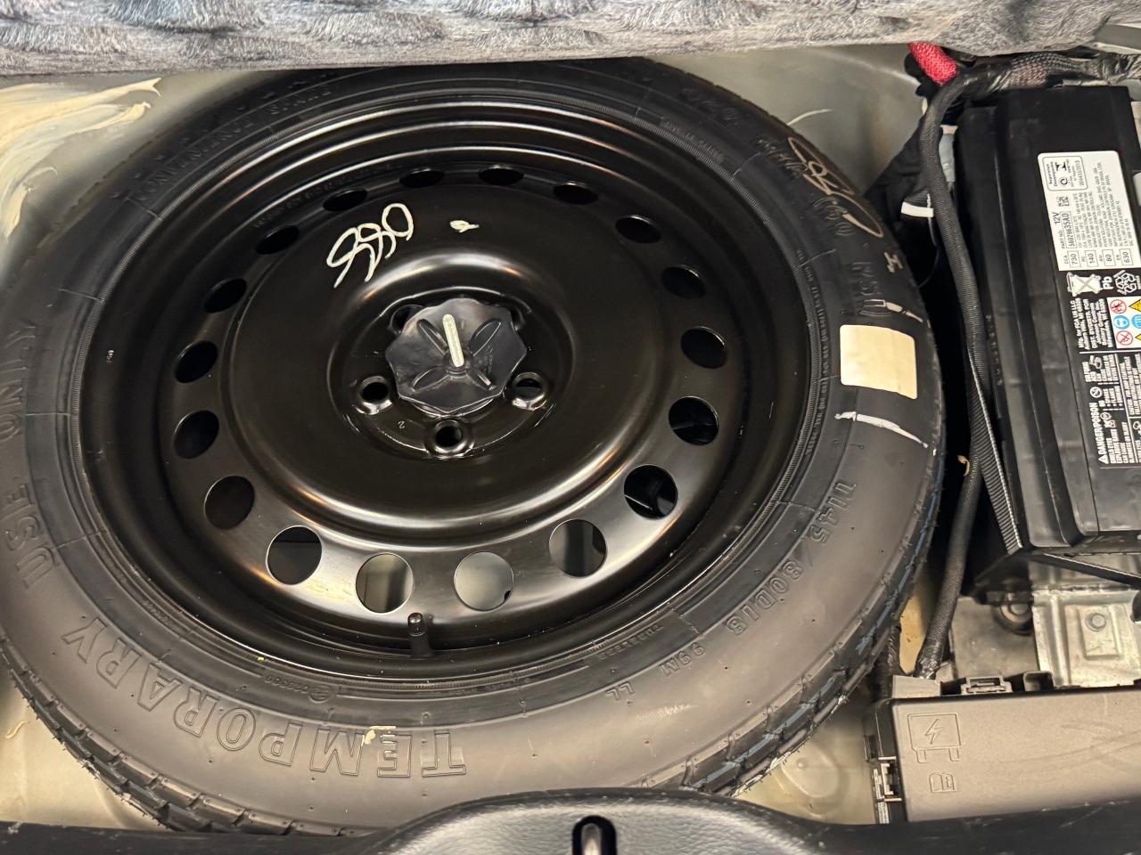 2019 Chrysler 300 300S+New Brakes+ApplePlay+Camera+Remote Start Photo116