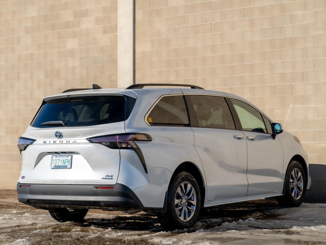 2024 Toyota Sienna XLE - Photo #4