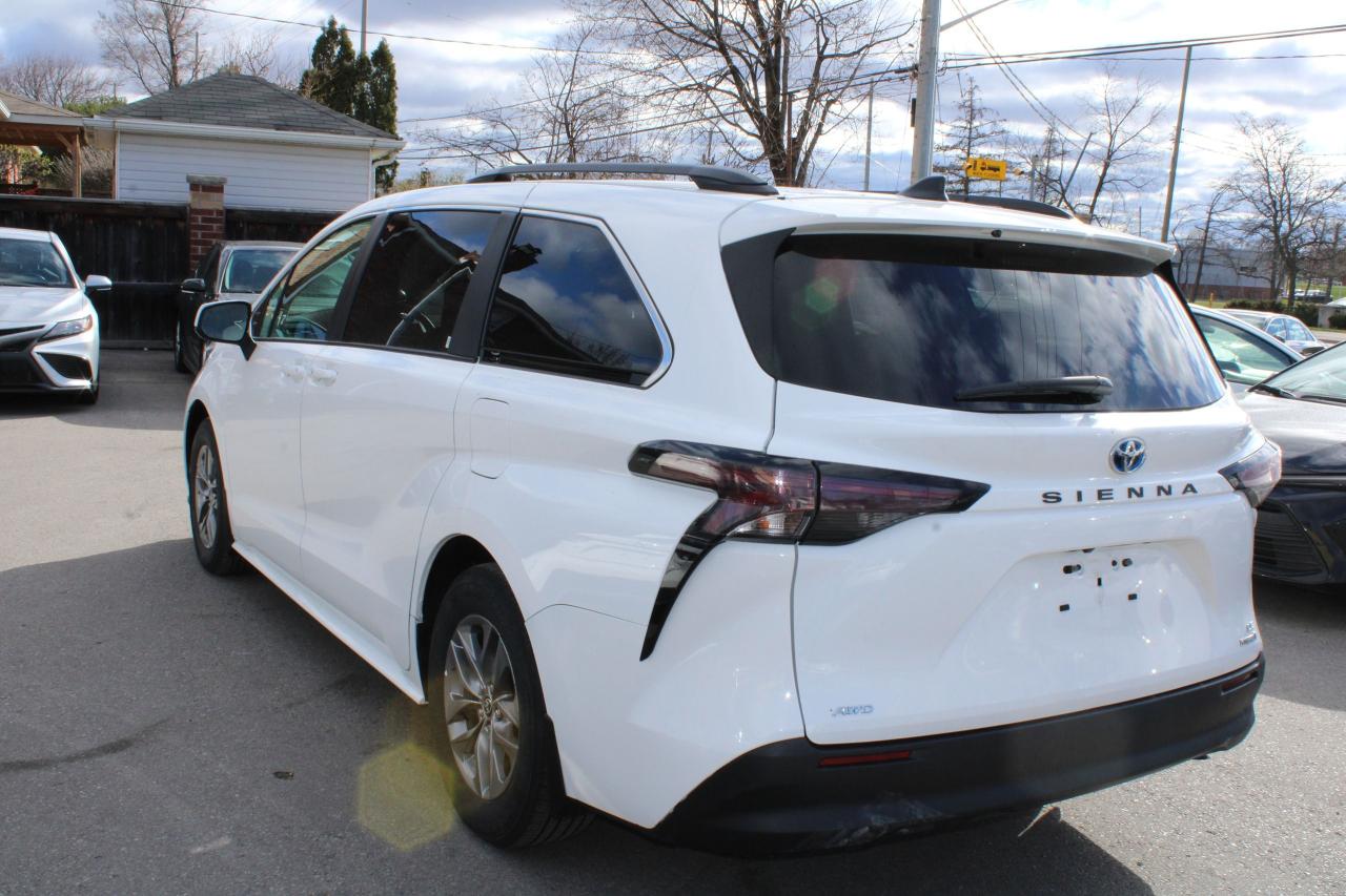 2023 Toyota Sienna LE - Photo #2