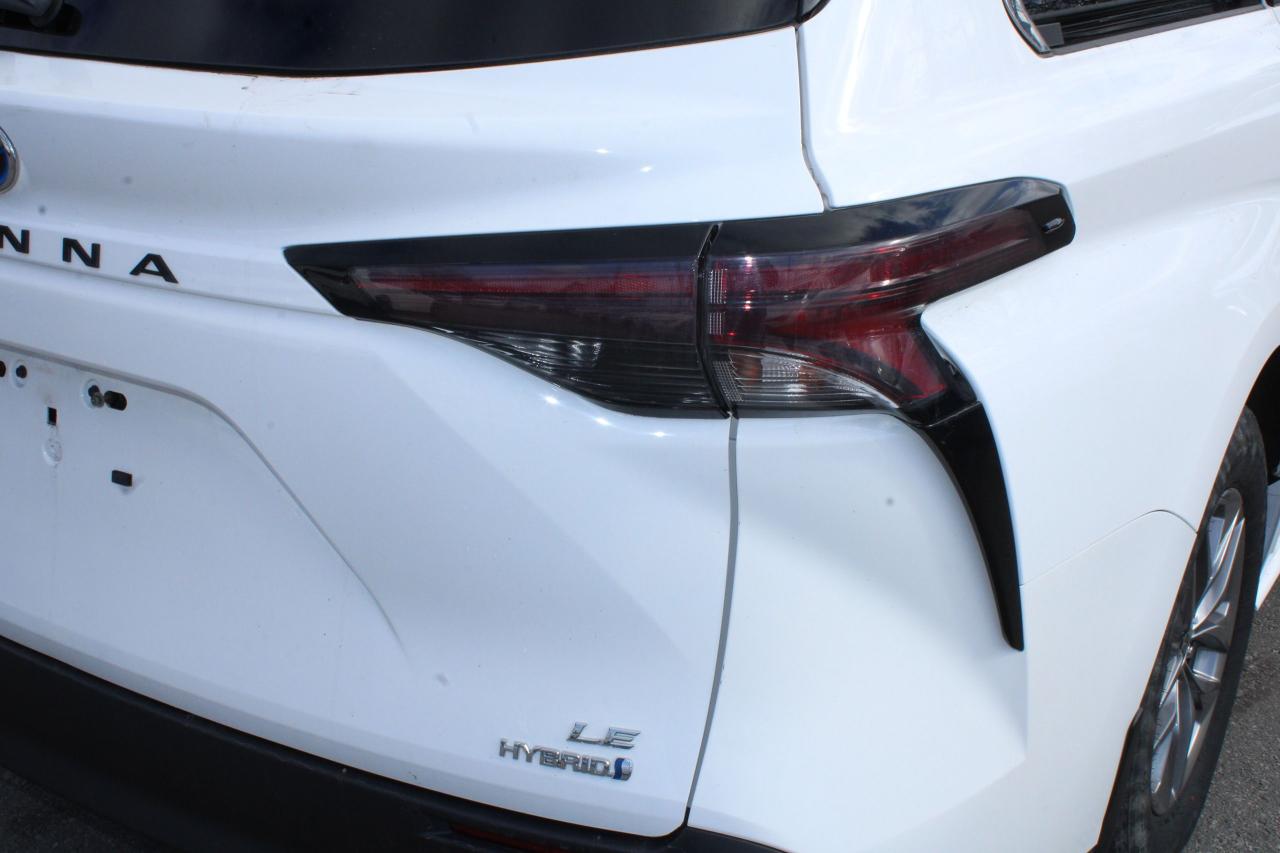 2023 Toyota Sienna LE - Photo #5