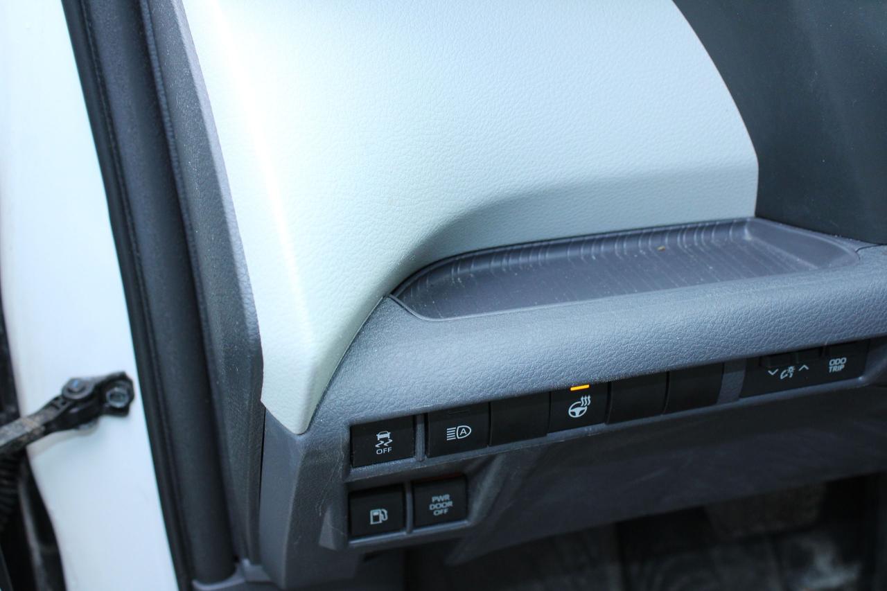 2023 Toyota Sienna LE - Photo #11