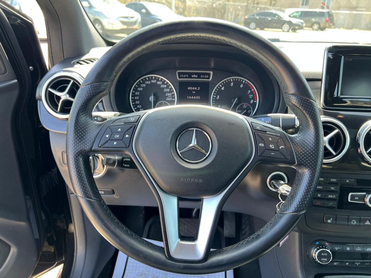 2013 Mercedes-Benz B-Class NO ACCIDENT BLIND SPOT BACKUP CAM HEATED SEATS - Photo #16