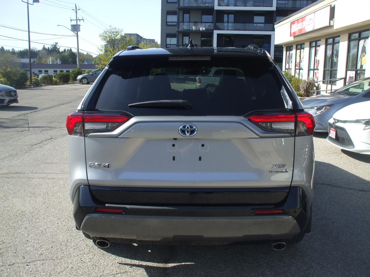 2020 Toyota RAV4 Hybrid XLE - Photo #4