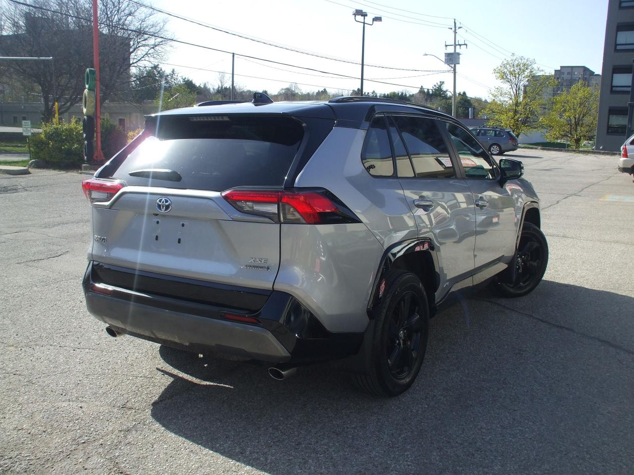 2020 Toyota RAV4 Hybrid XLE - Photo #5