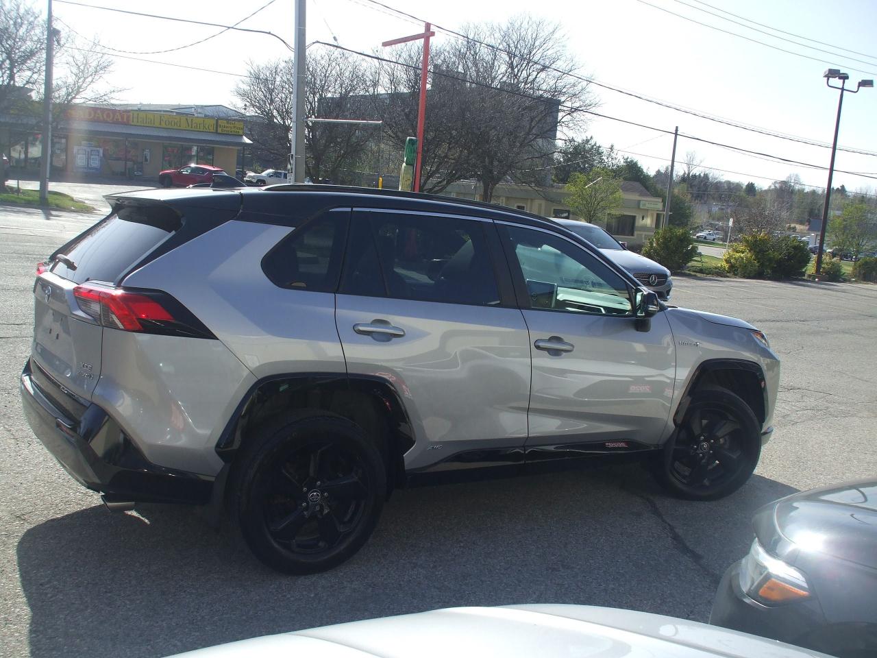 2020 Toyota RAV4 Hybrid XLE - Photo #6