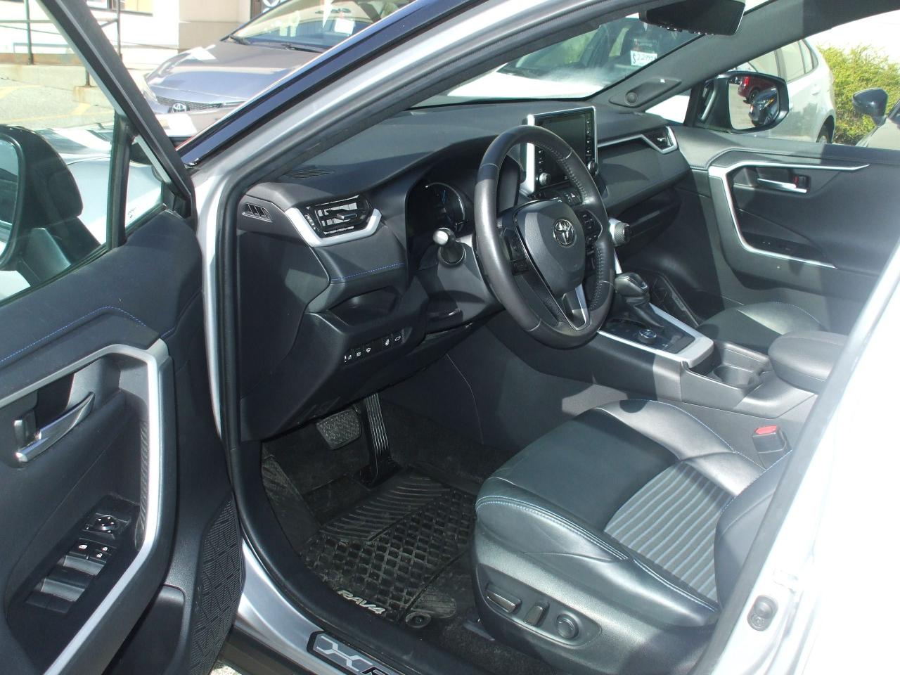 2020 Toyota RAV4 Hybrid XLE - Photo #11