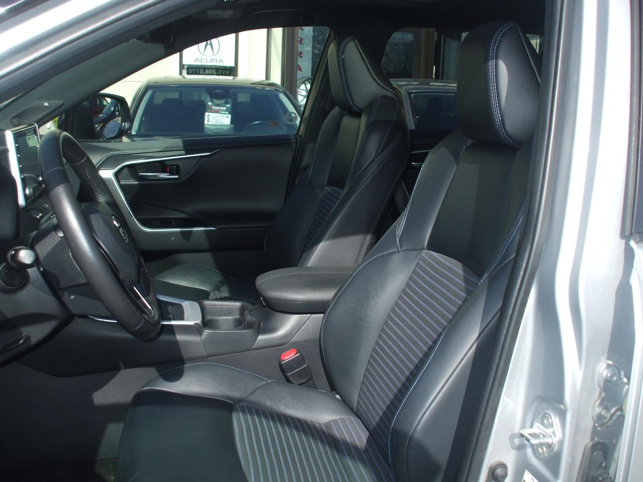 2020 Toyota RAV4 Hybrid XLE - Photo #12