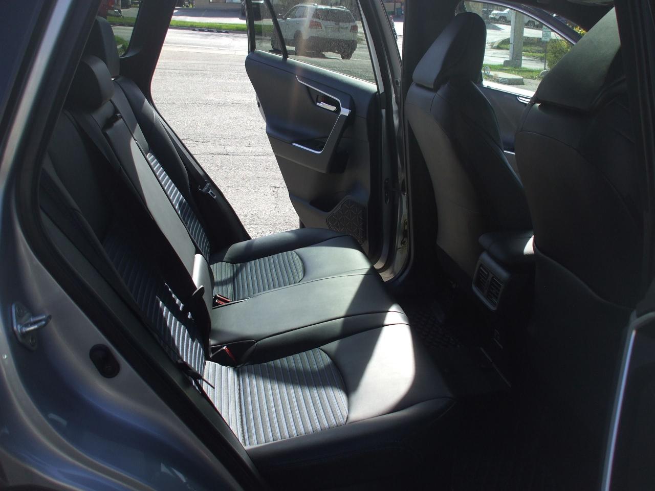 2020 Toyota RAV4 Hybrid XLE - Photo #15
