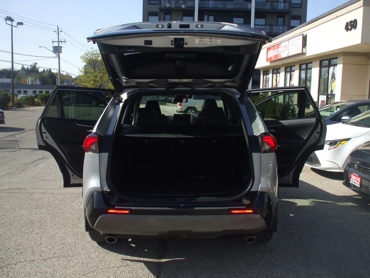 2020 Toyota RAV4 Hybrid XLE - Photo #20