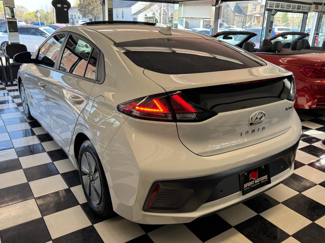 2020 Hyundai IONIQ Preferred HYBIRD+New Tires+Brakes+Roof+CLEANCARFAX Photo9
