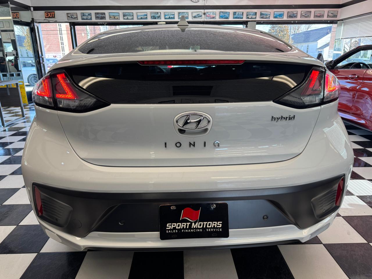 2020 Hyundai IONIQ Preferred HYBIRD+New Tires+Brakes+Roof+CLEANCARFAX Photo10