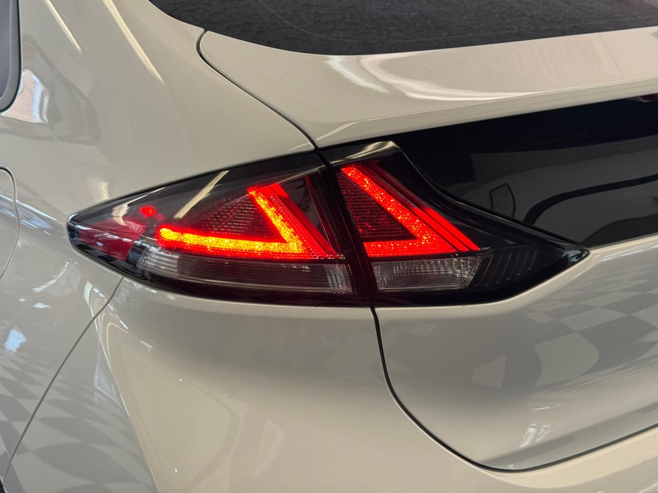 2020 Hyundai IONIQ Preferred HYBIRD+New Tires+Brakes+Roof+CLEANCARFAX - Photo #60