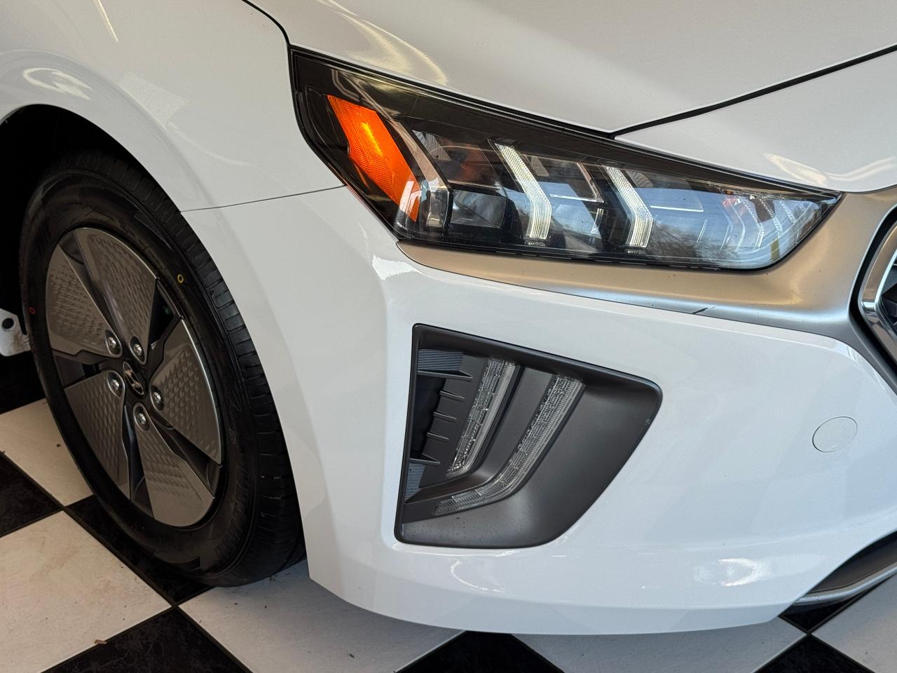 2020 Hyundai IONIQ Preferred HYBIRD+New Tires+Brakes+Roof+CLEANCARFAX Photo39