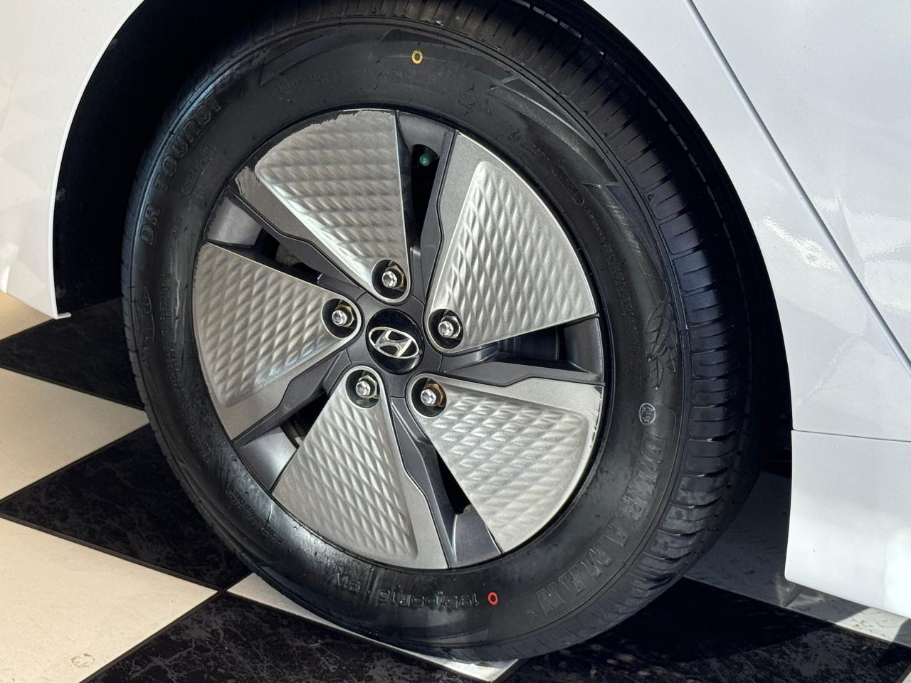 2020 Hyundai IONIQ Preferred HYBIRD+New Tires+Brakes+Roof+CLEANCARFAX Photo55