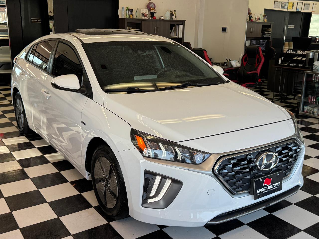 2020 Hyundai IONIQ Preferred HYBIRD+New Tires+Brakes+Roof+CLEANCARFAX - Photo #12