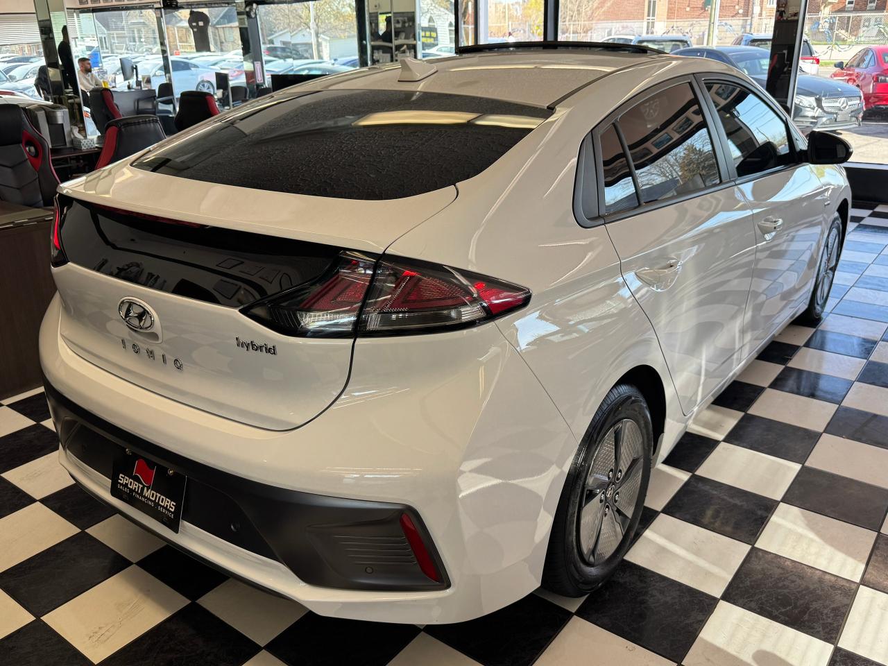 2020 Hyundai IONIQ Preferred HYBIRD+New Tires+Brakes+Roof+CLEANCARFAX Photo11