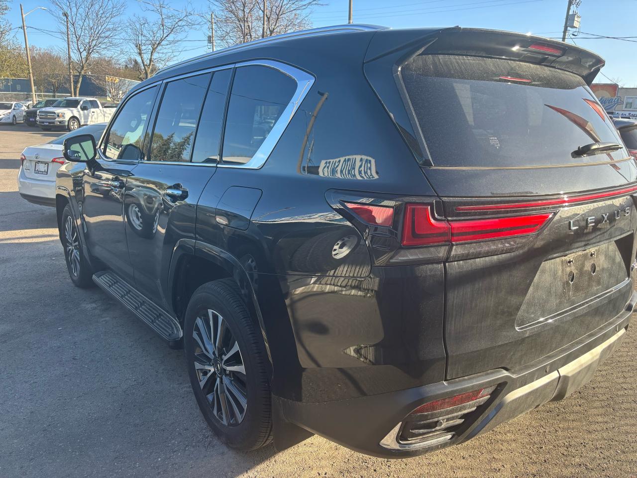 2024 Lexus LX LX 600, Loaded, P. Tailgate, Sunroof, Alloys, - Photo #2