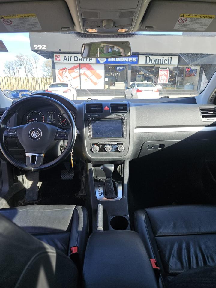 2010 Volkswagen Jetta 4dr 2.0T TSI DSG Highline - Photo #13