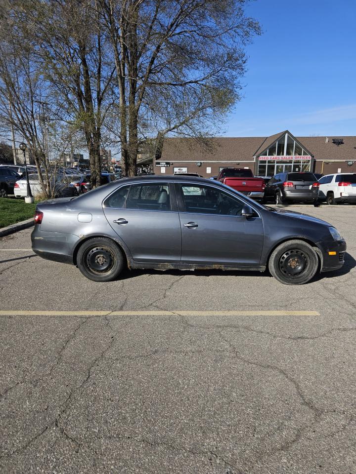2010 Volkswagen Jetta 4dr 2.0T TSI DSG Highline - Photo #5