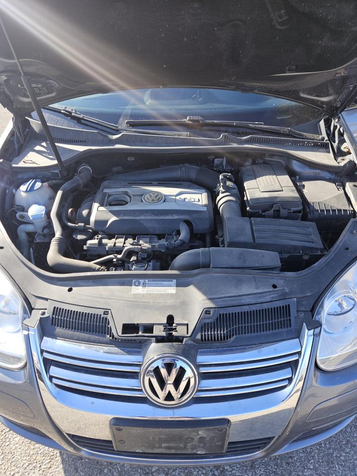 2010 Volkswagen Jetta 4dr 2.0T TSI DSG Highline - Photo #15