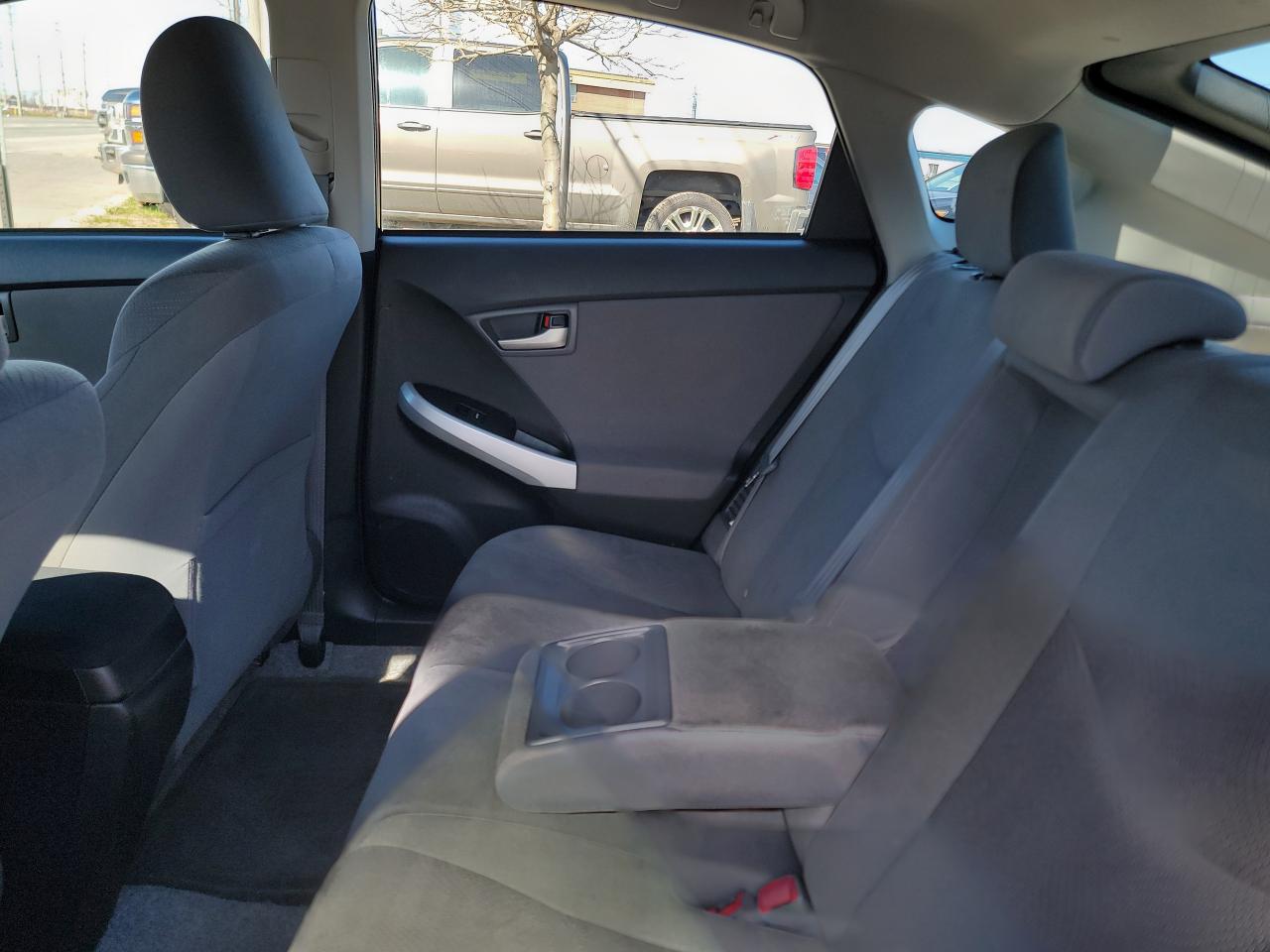 2013 Toyota Prius CLEAN - Photo #11