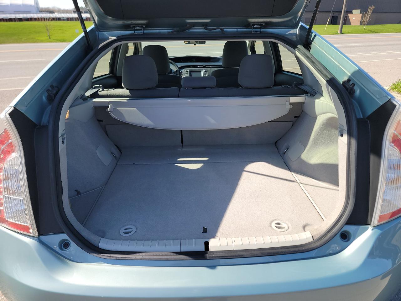 2013 Toyota Prius CLEAN - Photo #13