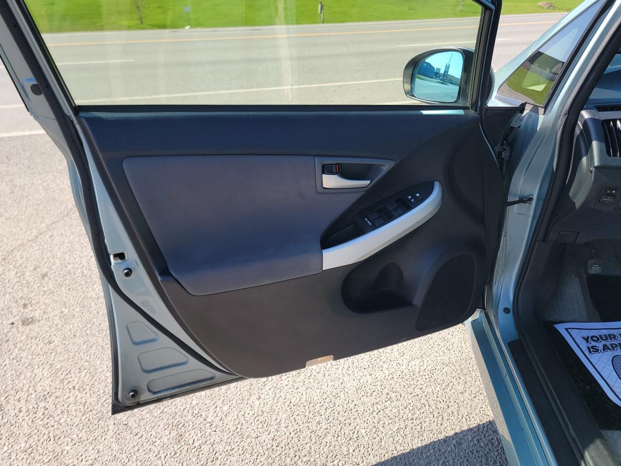 2013 Toyota Prius CLEAN - Photo #10