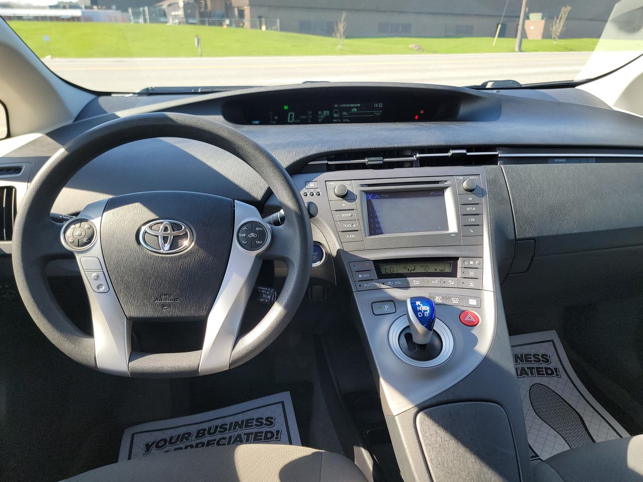 2013 Toyota Prius CLEAN - Photo #12