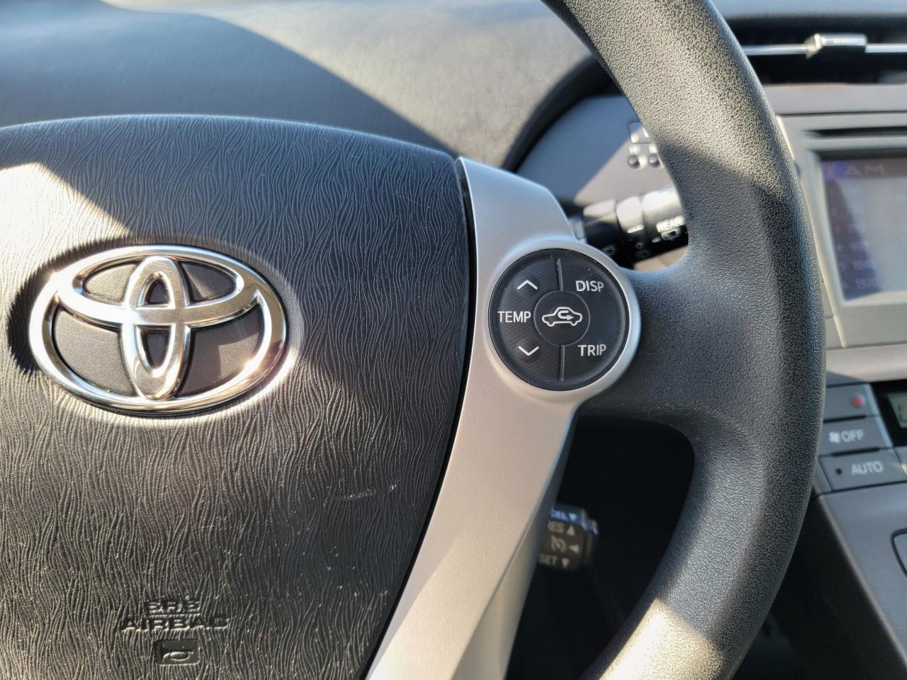 2013 Toyota Prius CLEAN - Photo #18