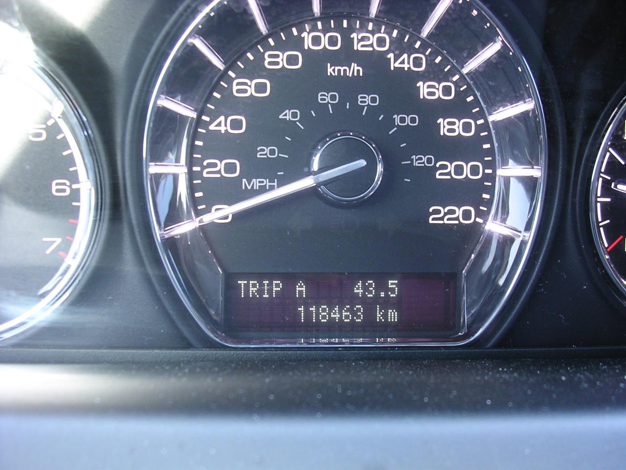 2010 Lincoln MKS LIMITED - Photo #11