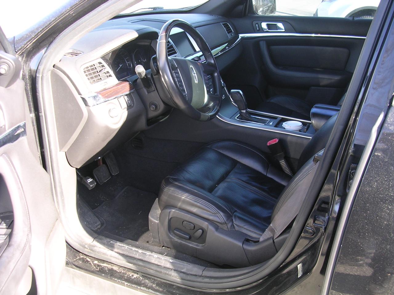 2010 Lincoln MKS LIMITED - Photo #6