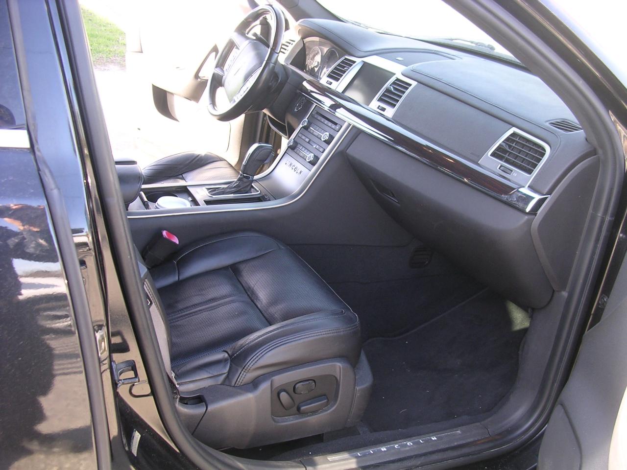 2010 Lincoln MKS LIMITED - Photo #10
