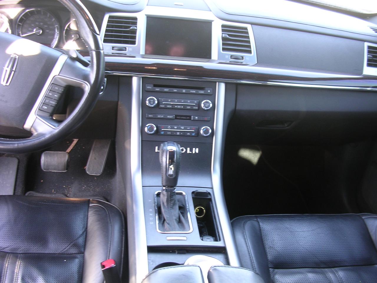 2010 Lincoln MKS LIMITED - Photo #8
