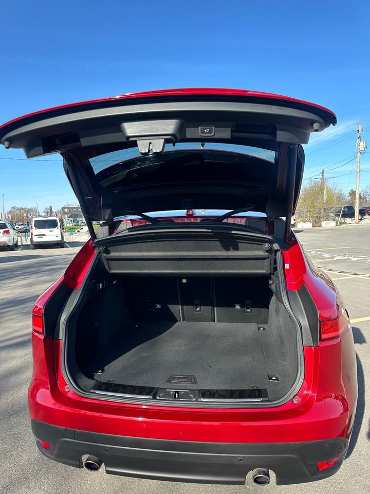 2019 Jaguar F-PACE R-Sport - Photo #4