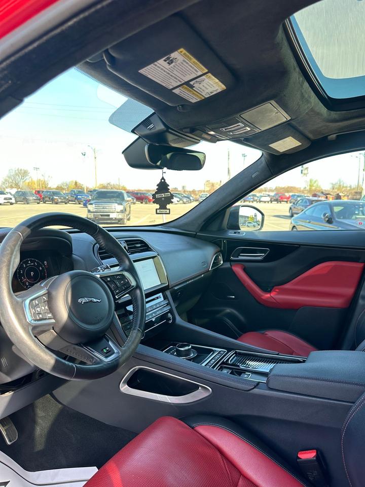 2019 Jaguar F-PACE R-Sport Photo