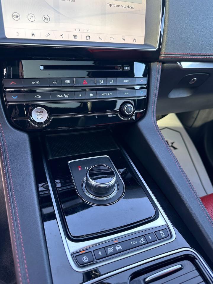 2019 Jaguar F-PACE R-Sport - Photo #16