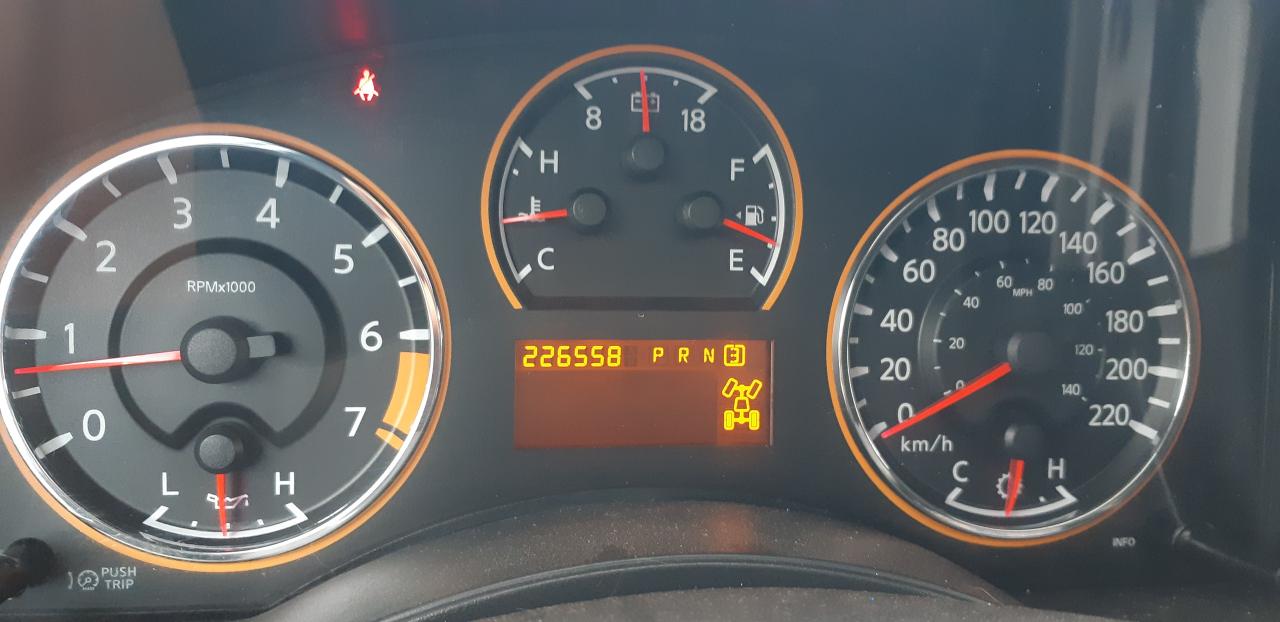 2012 Nissan Armada Platinum Edition 8-passenger - Photo #21