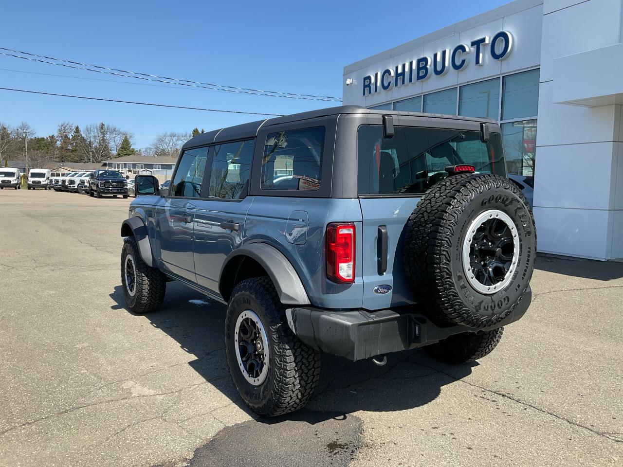 2025 Ford Bronco Base Photo
