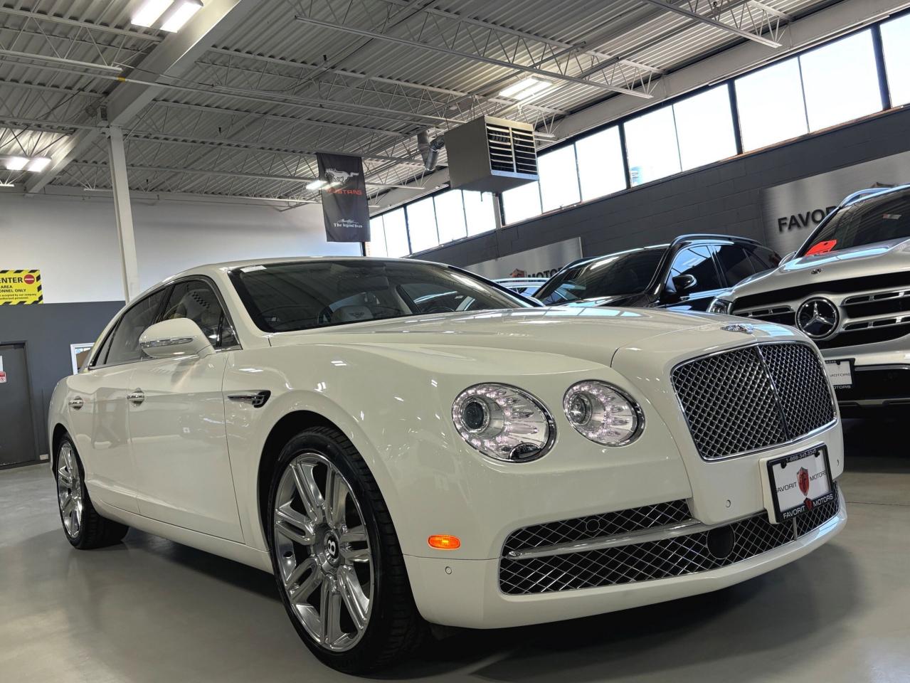2016 Bentley FLYING SPUR W12|NO LUX TAX|NAV|MASSAGE|CREAMLEATHER|NAIMAUDIO| - Photo #2