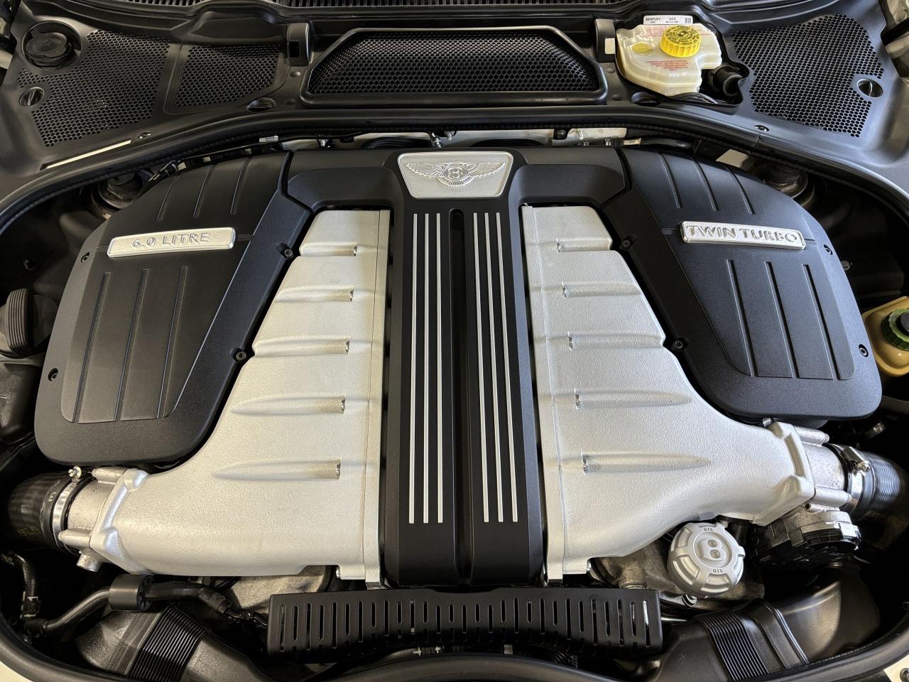2016 Bentley FLYING SPUR W12|NO LUX TAX|NAV|MASSAGE|CREAMLEATHER|NAIMAUDIO| - Photo #4