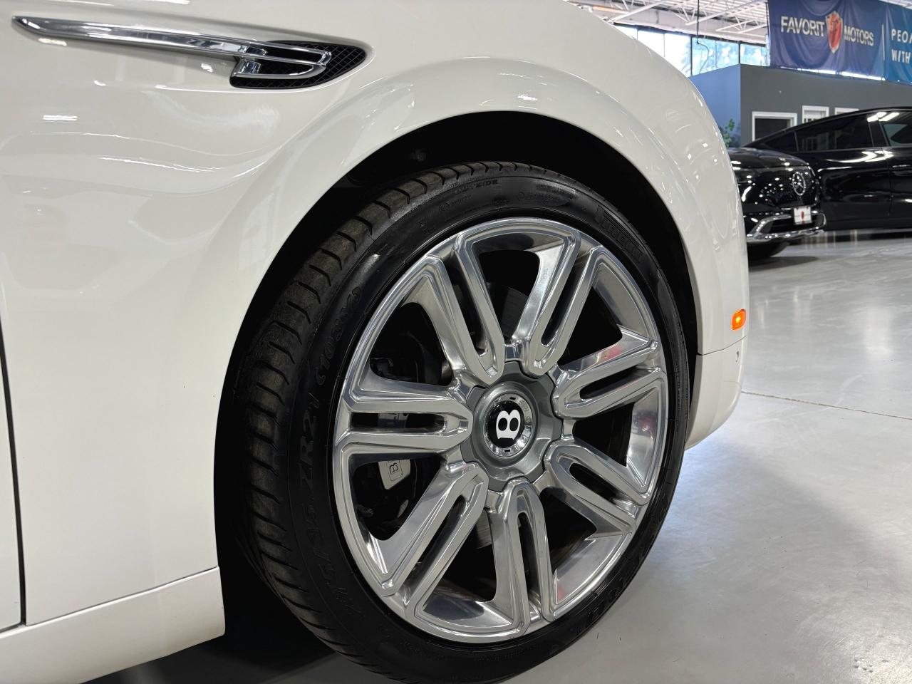 2016 Bentley FLYING SPUR W12|NO LUX TAX|NAV|MASSAGE|CREAMLEATHER|NAIMAUDIO| - Photo #8