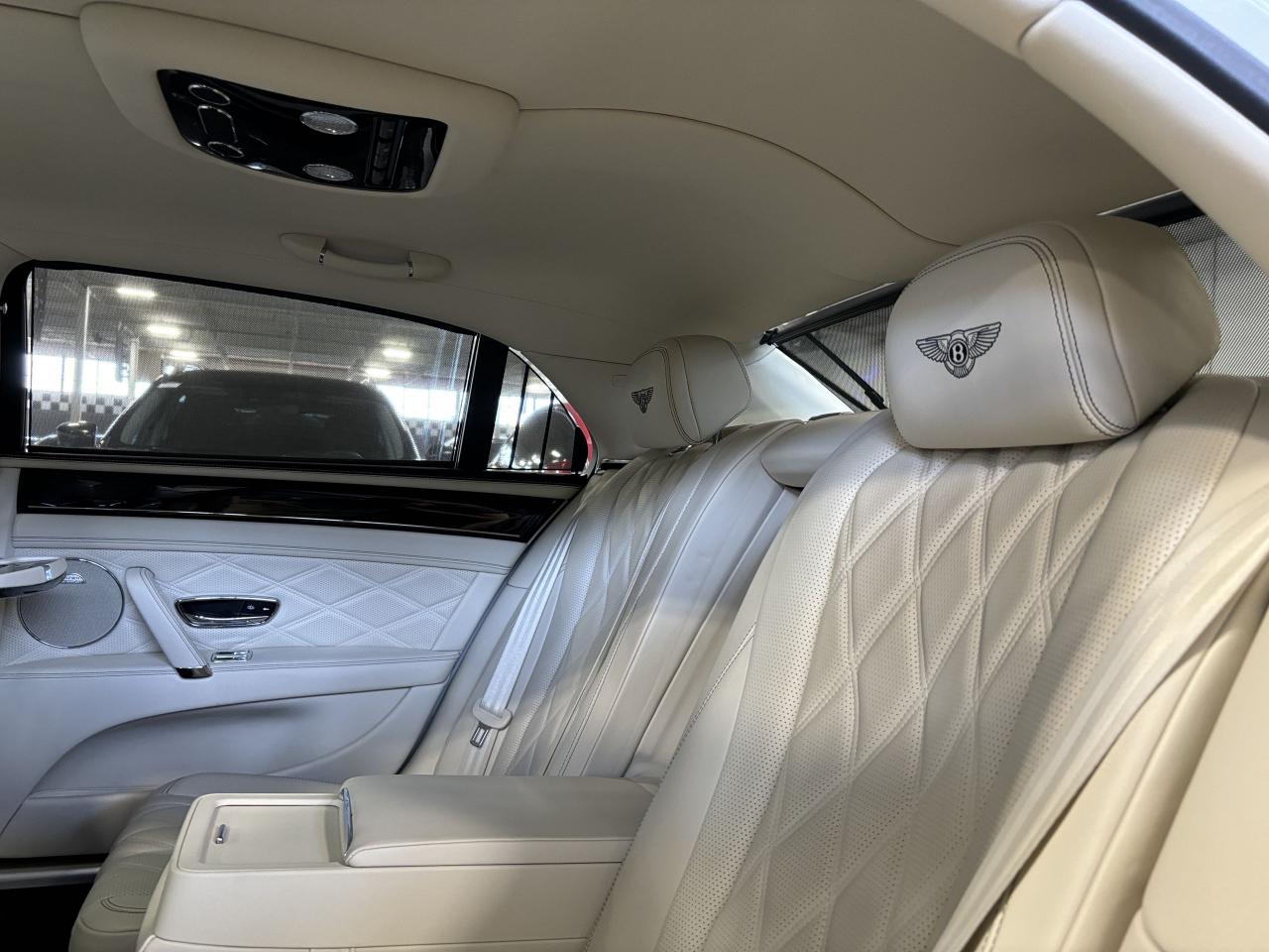 2016 Bentley FLYING SPUR W12|NO LUX TAX|NAV|MASSAGE|CREAMLEATHER|NAIMAUDIO| - Photo #18