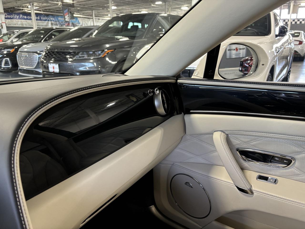 2016 Bentley FLYING SPUR W12|NO LUX TAX|NAV|MASSAGE|CREAMLEATHER|NAIMAUDIO| - Photo #35