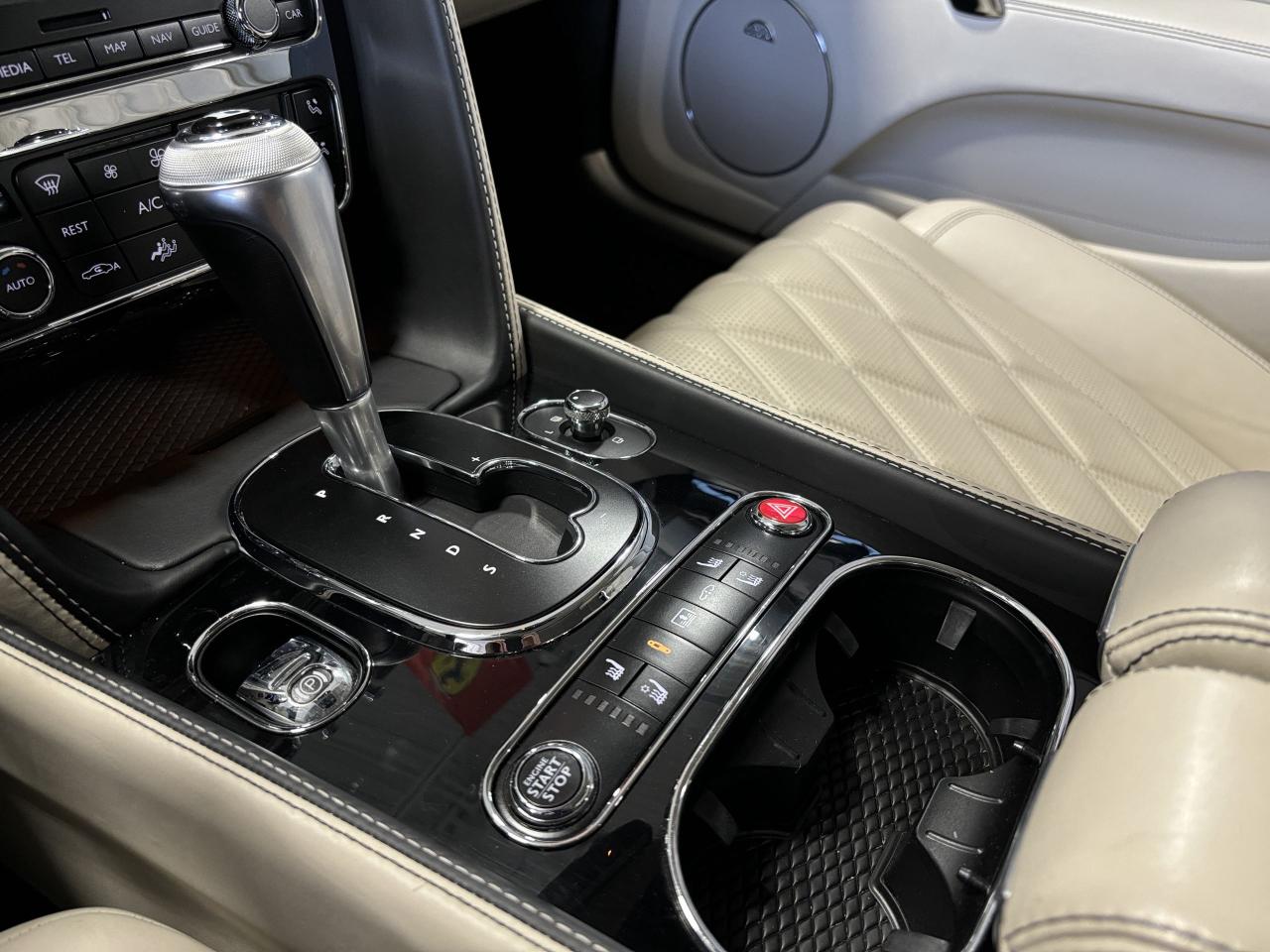 2016 Bentley FLYING SPUR W12|NO LUX TAX|NAV|MASSAGE|CREAMLEATHER|NAIMAUDIO| - Photo #43