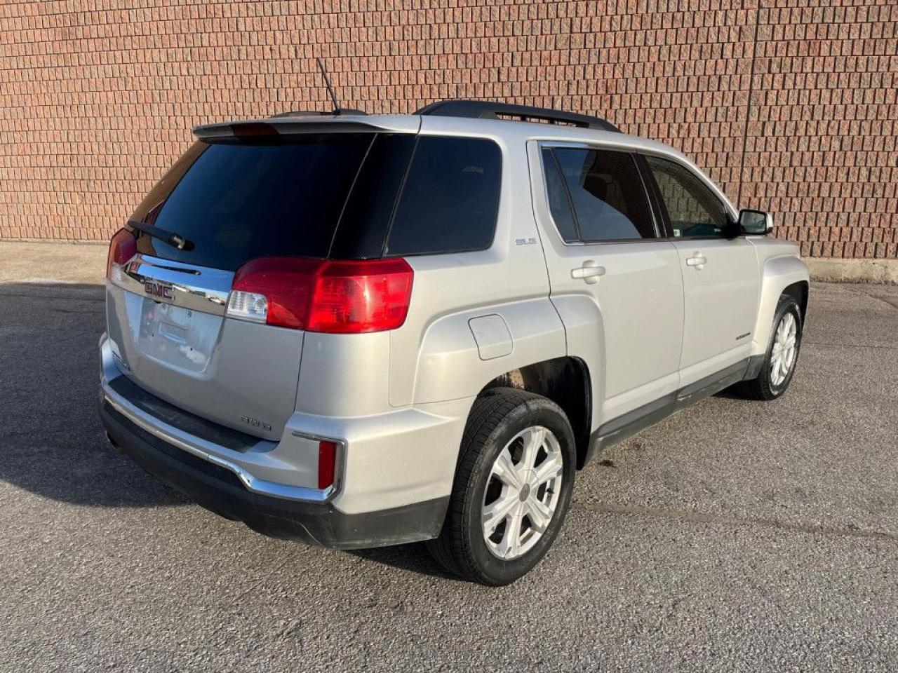 2017 GMC Terrain SLE |LOW KMS|CLEAN CARFAX|AWD|BACK-UP CAM|HEATED SEATS|REMOTE STARTER|POWER DRIVER SEATS| - Photo #6