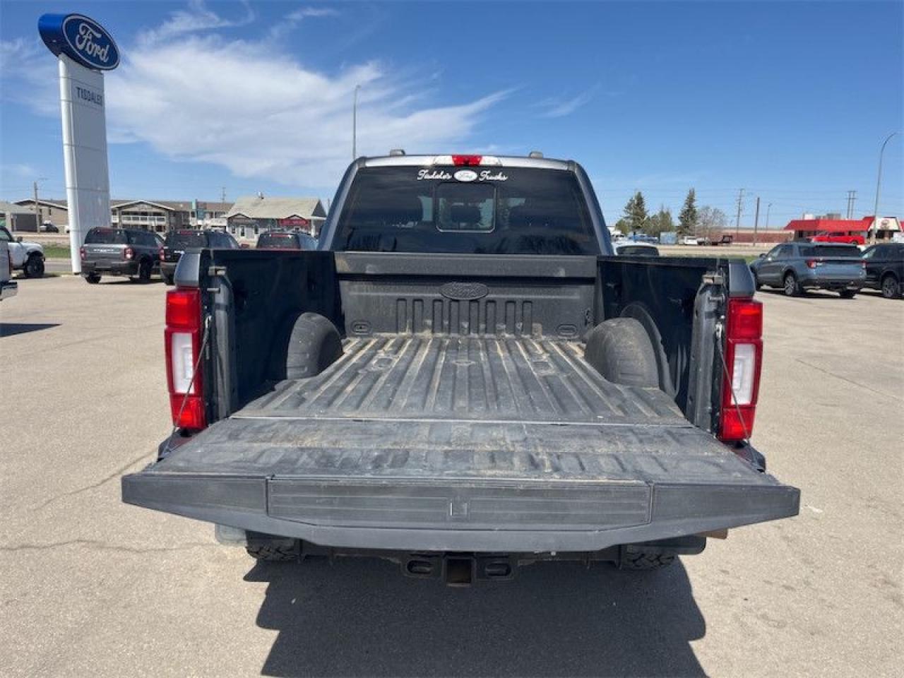 2022 Ford F-350 Super Duty Lariat  - Leather Seats Photo5