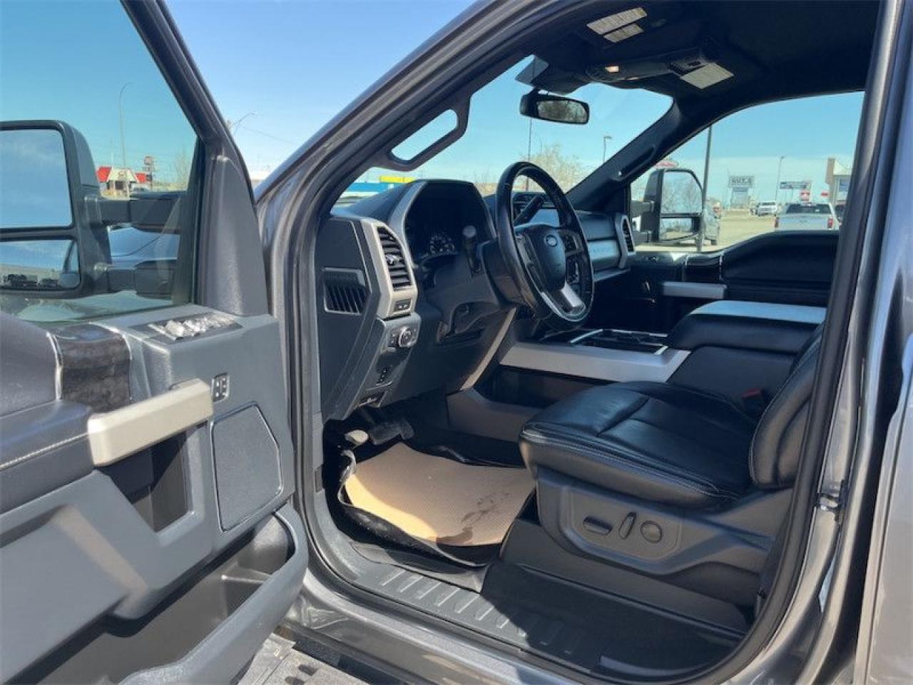 2022 Ford F-350 Super Duty Lariat  - Leather Seats Photo5