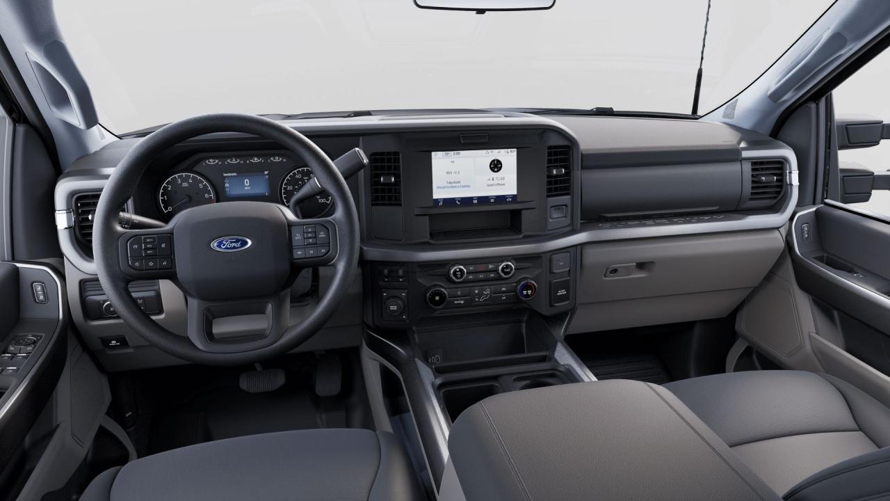 2025 Ford SUPERDUTY F-350® XLT Photo5
